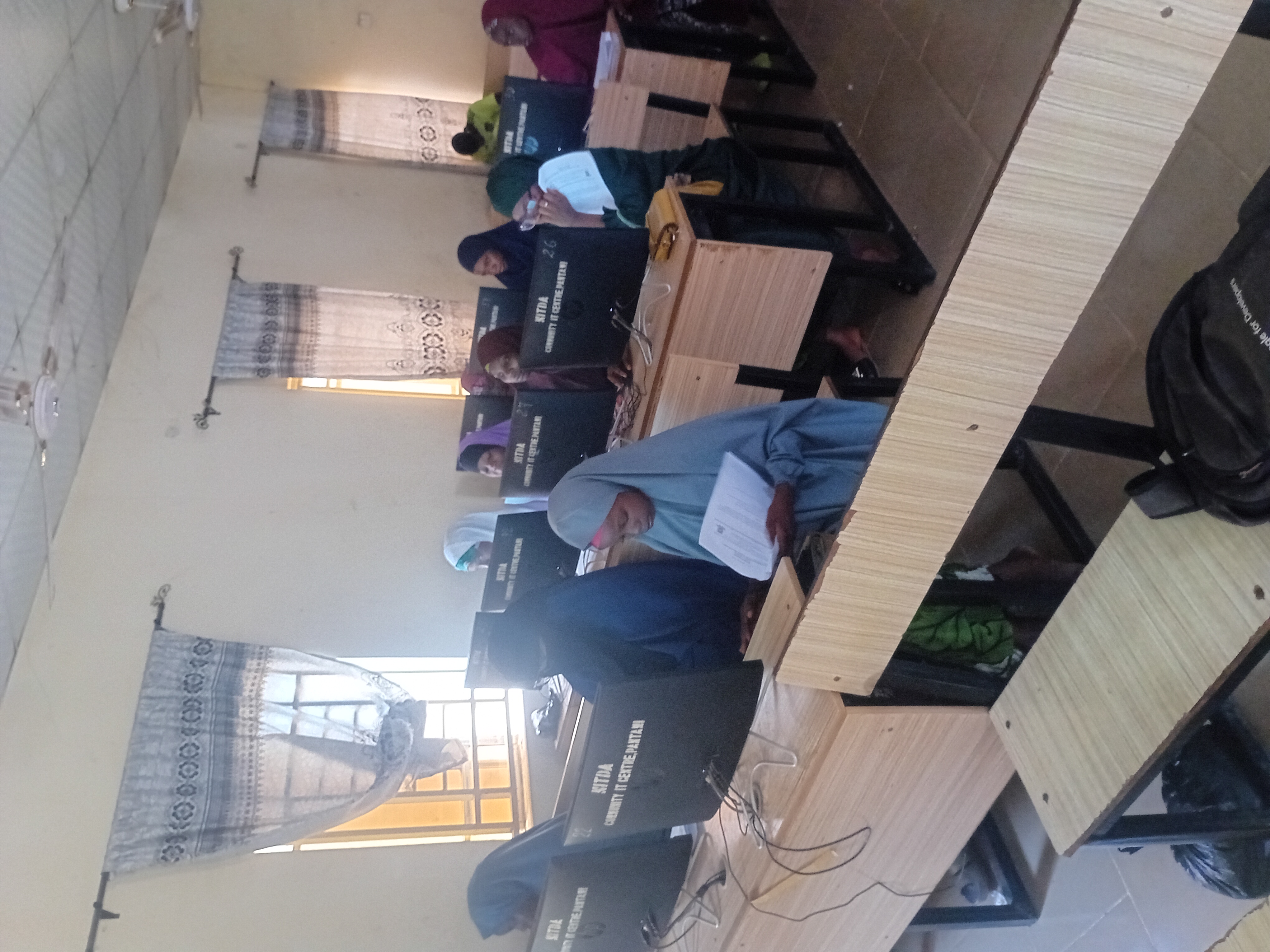 GeekInk Learning Platform - Students learning with AI assistance